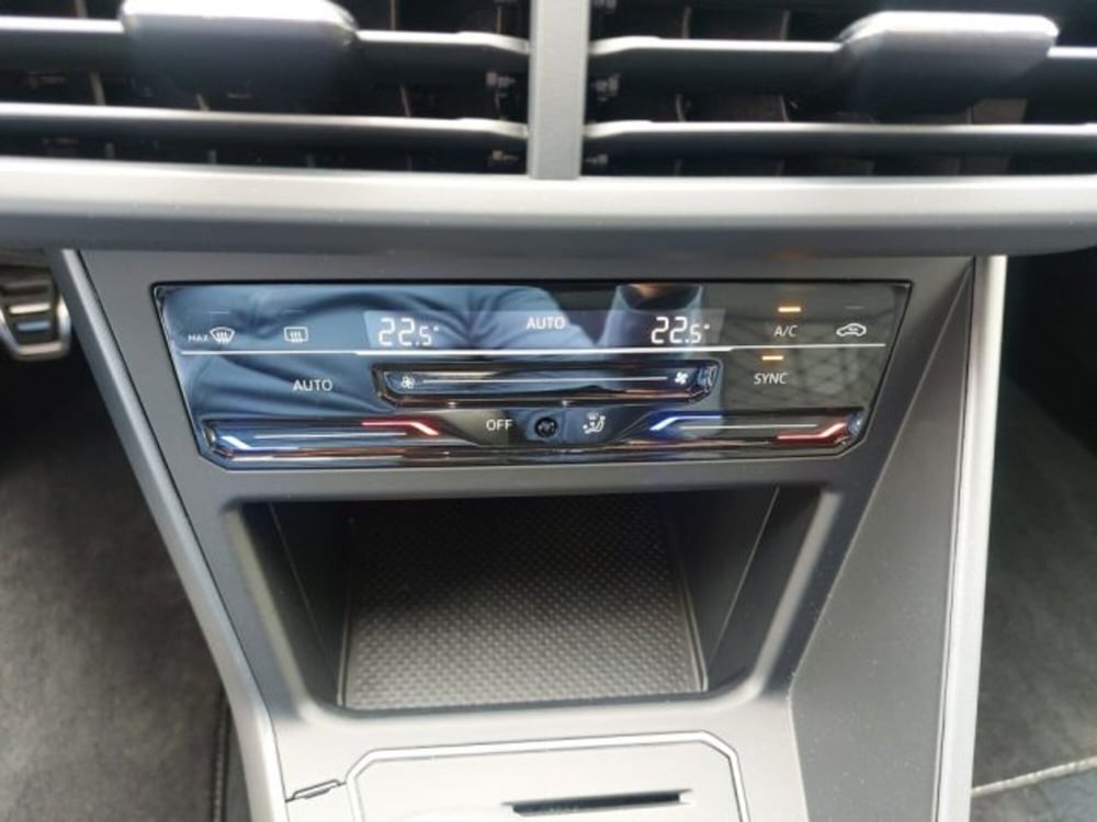 Volkswagen Taigo nuova a Brescia (8)