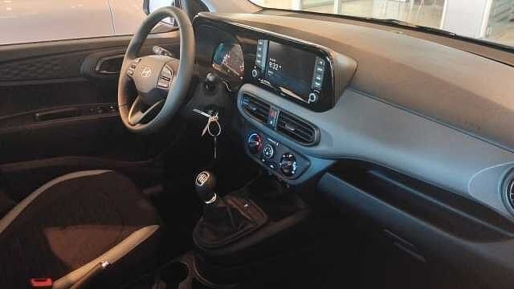 Hyundai i10 nuova a Milano (16)