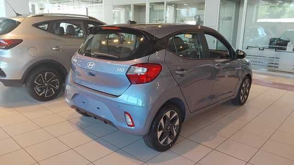Hyundai i10 nuova a Milano (4)
