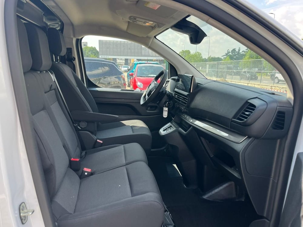 Opel Vivaro-e Life nuova a Milano (16)