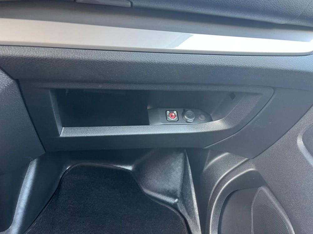 Opel Vivaro-e Life nuova a Milano (19)