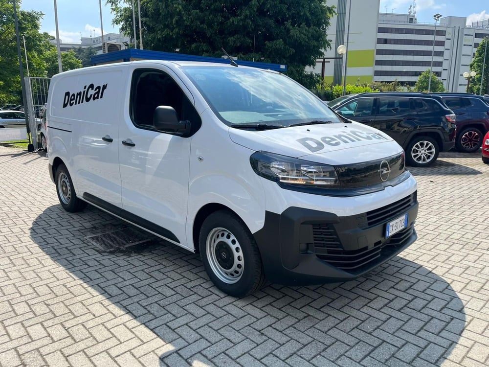 Opel Vivaro-e Life nuova a Milano (3)