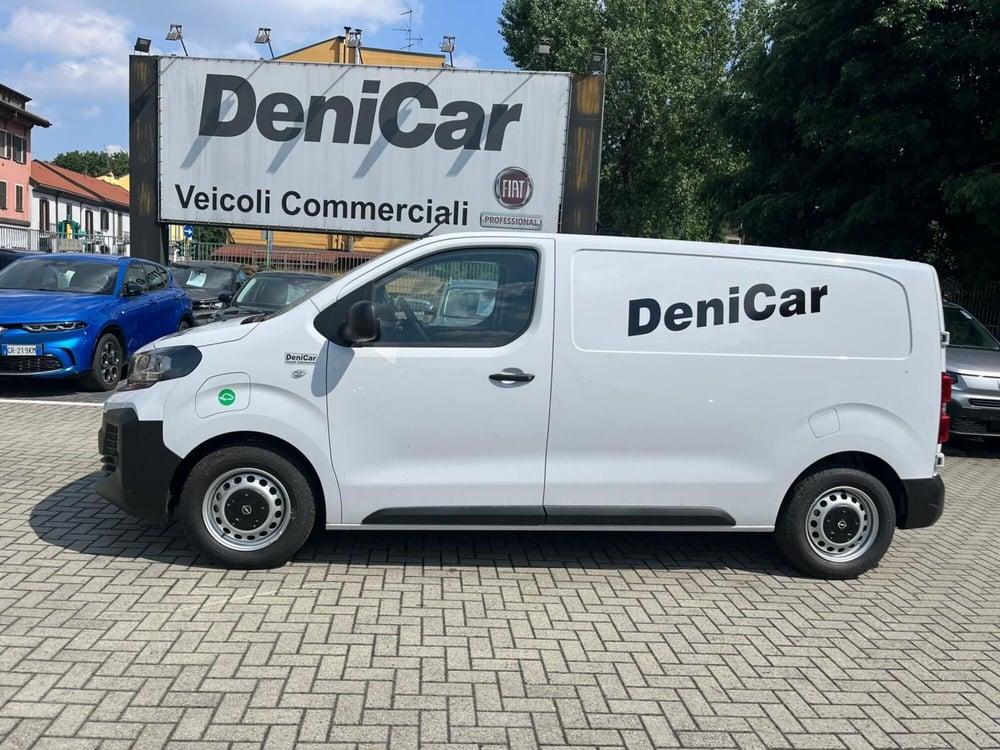 Opel Vivaro-e Life nuova a Milano (4)