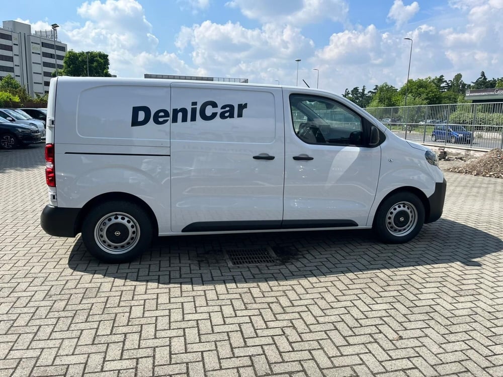 Opel Vivaro-e Life nuova a Milano (5)