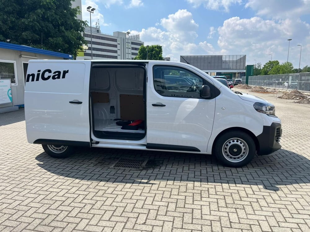 Opel Vivaro-e Life nuova a Milano (6)