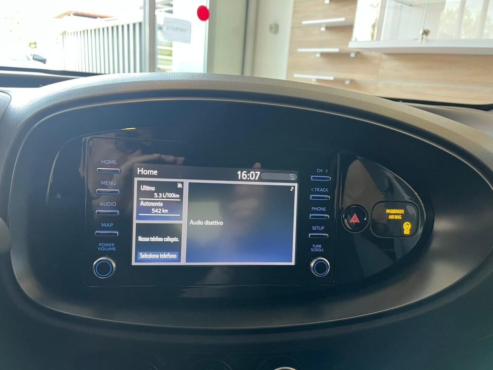 Toyota Aygo X usata a Milano (16)