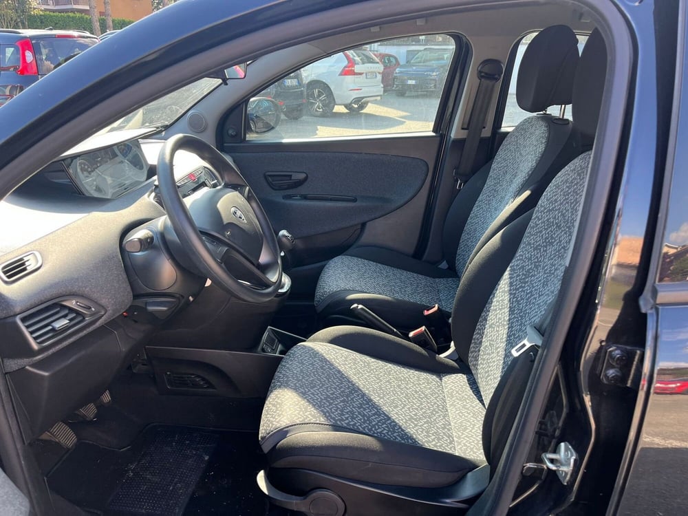 Lancia Ypsilon usata a Milano (10)