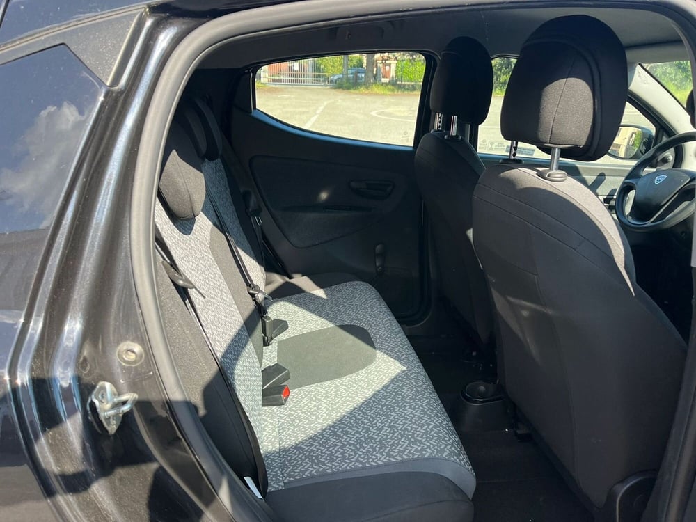 Lancia Ypsilon usata a Milano (13)