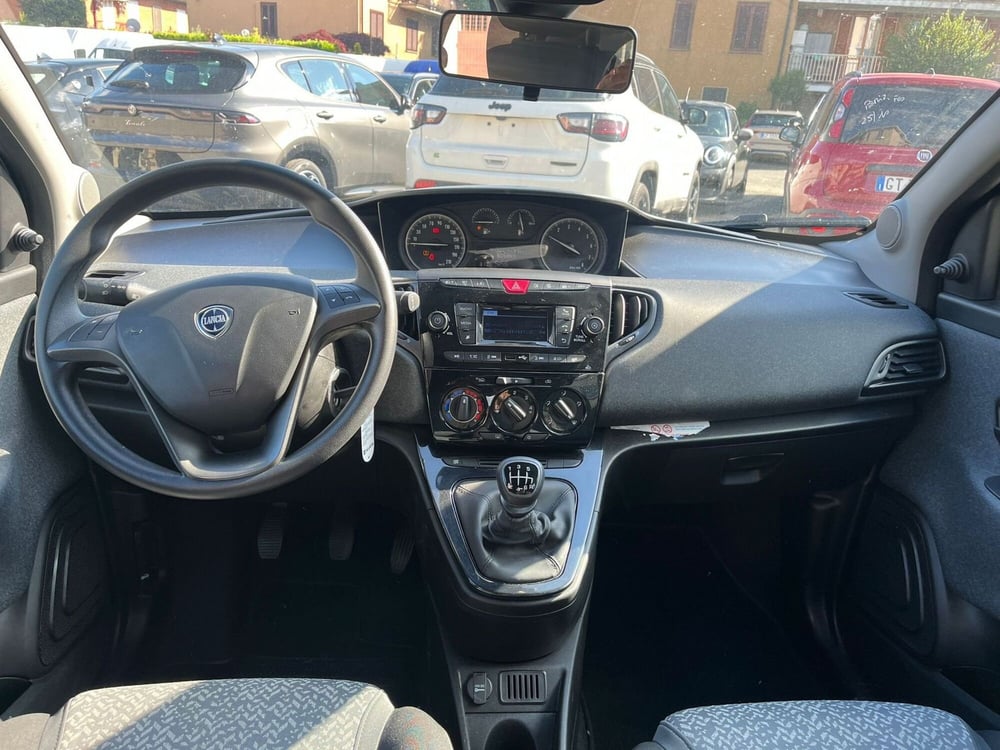 Lancia Ypsilon usata a Milano (14)