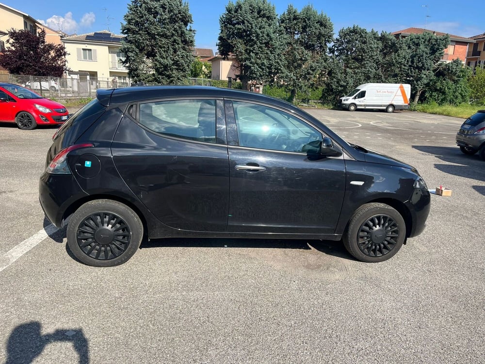 Lancia Ypsilon usata a Milano (5)
