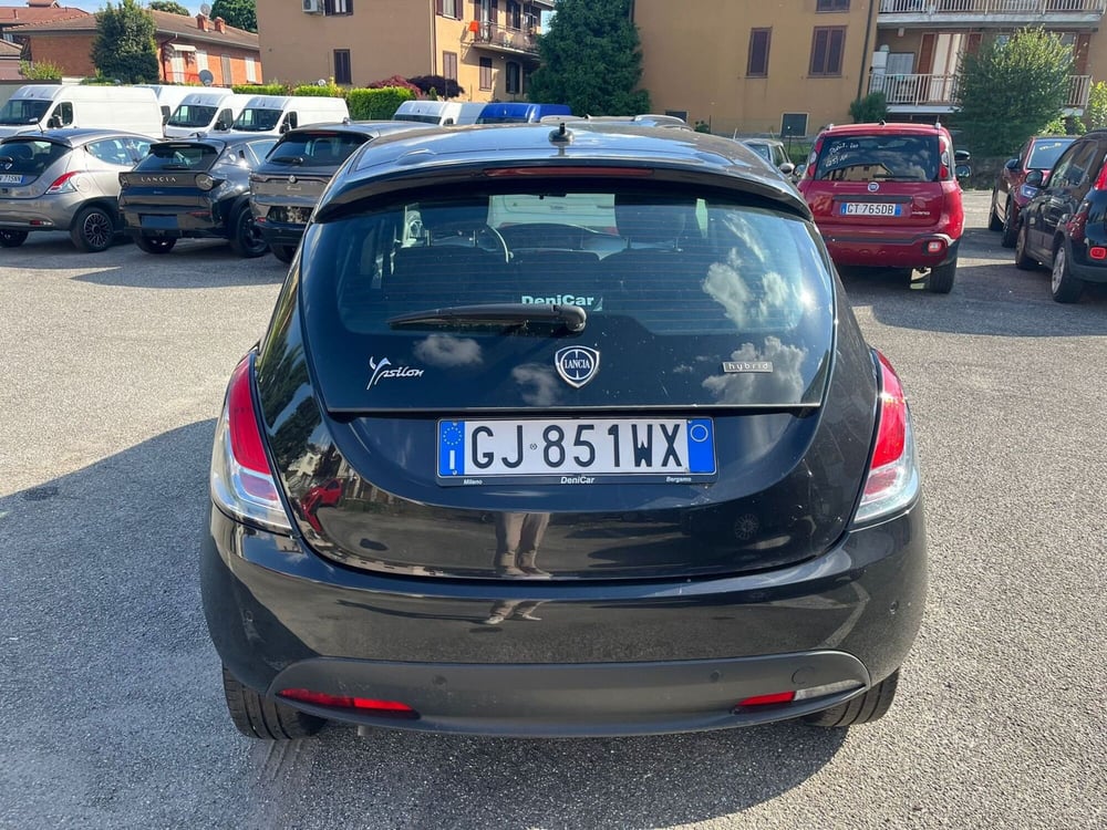 Lancia Ypsilon usata a Milano (7)