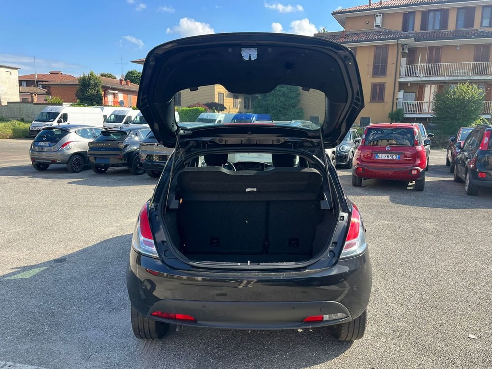 Lancia Ypsilon usata a Milano (8)