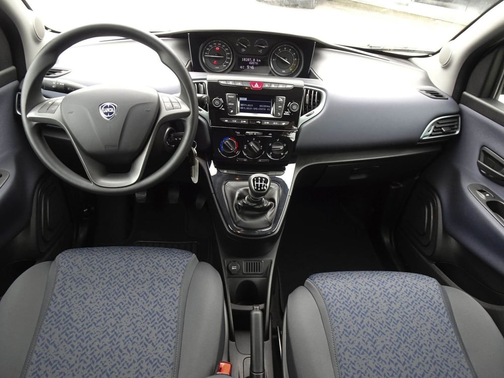 Lancia Ypsilon usata a Treviso (9)