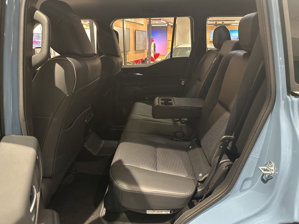 Toyota Land Cruiser nuova a Catania (7)