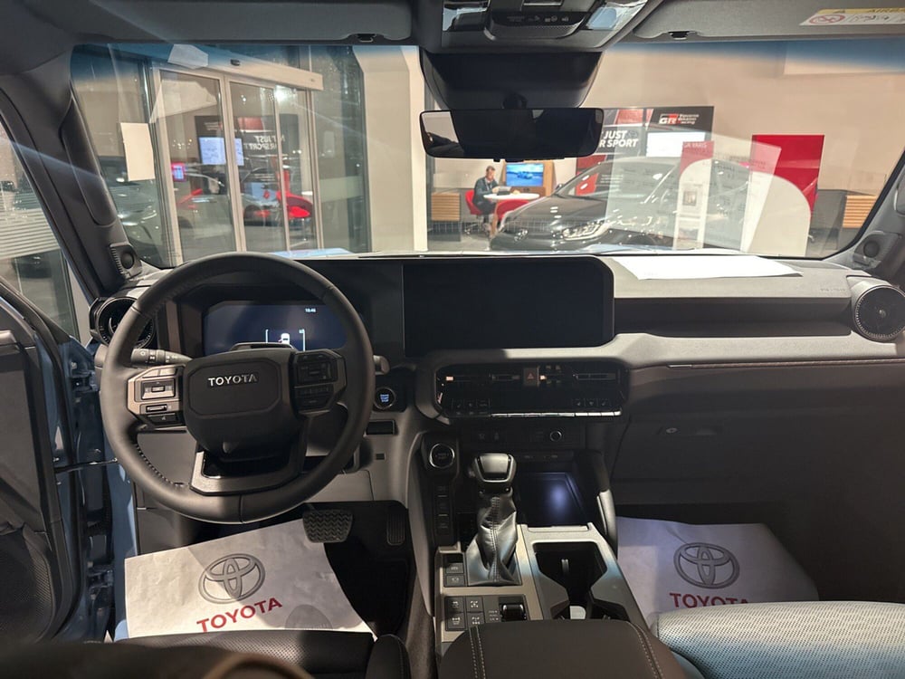 Toyota Land Cruiser nuova a Catania (9)