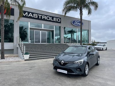 Renault Clio Full Hybrid E-Tech 140 CV 5 porte Initiale Paris del 2021 usata a Tricase