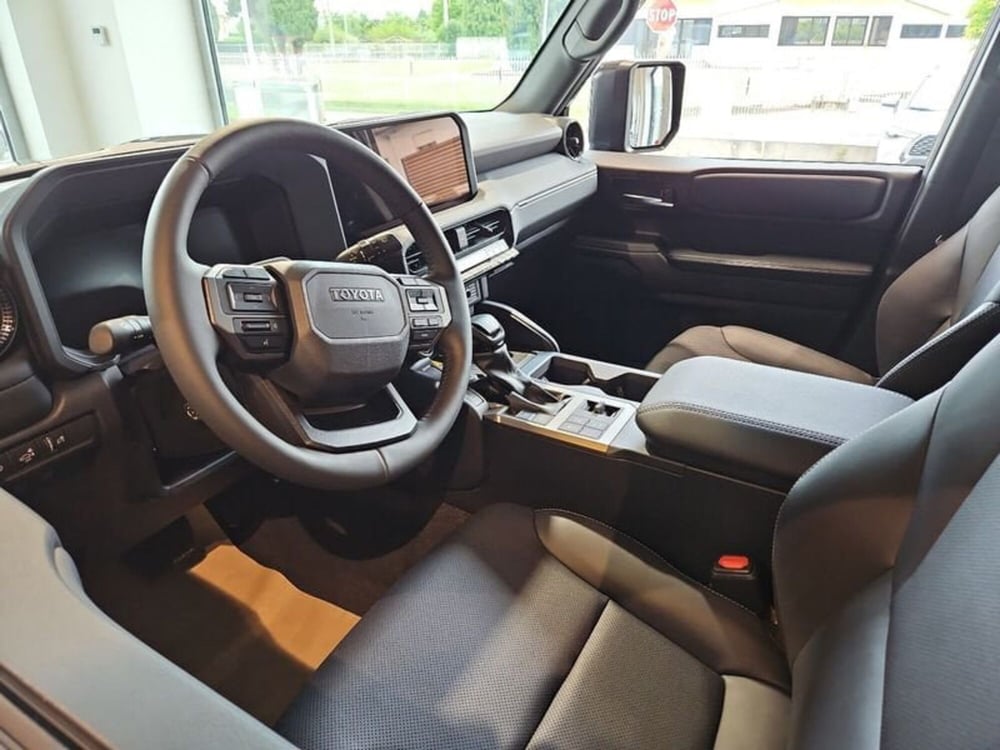 Toyota Land Cruiser nuova a Vicenza (6)