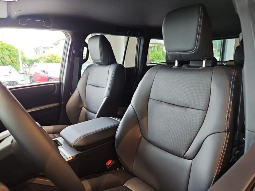Toyota Land Cruiser nuova a Vicenza (7)