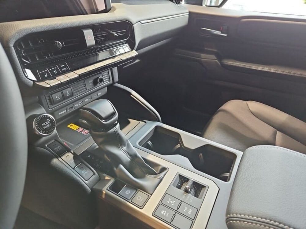 Toyota Land Cruiser nuova a Vicenza (9)