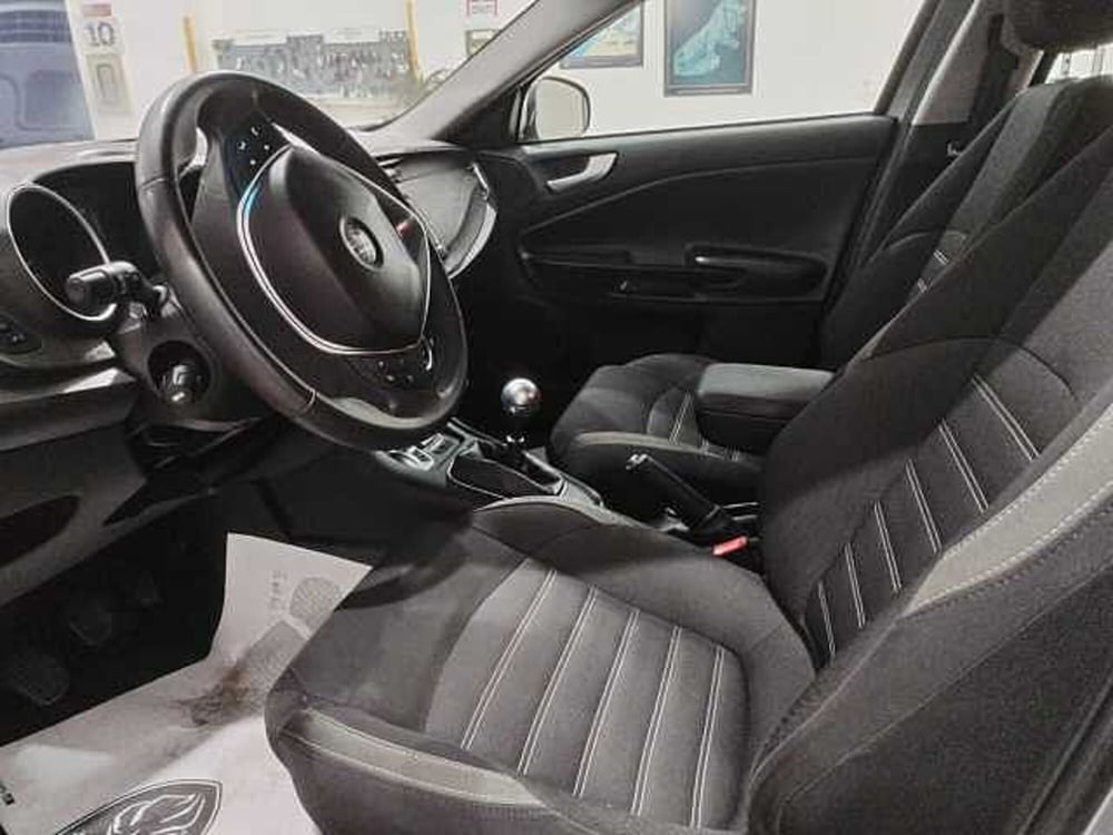 Alfa Romeo Giulietta usata a Lecce (6)