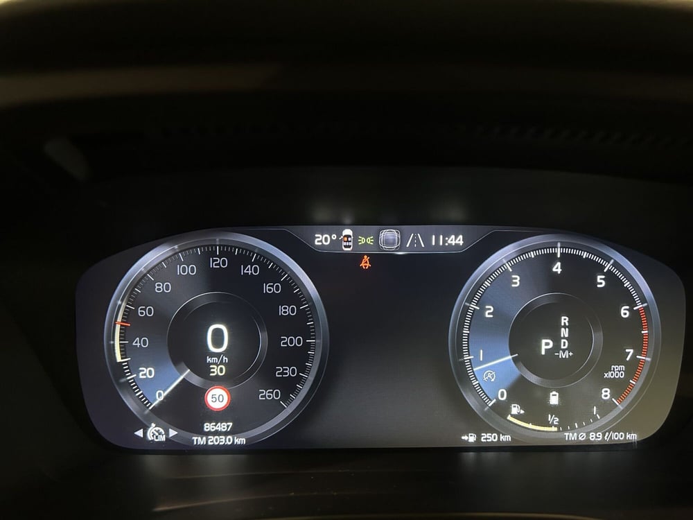 Volvo XC40 usata a Milano (9)
