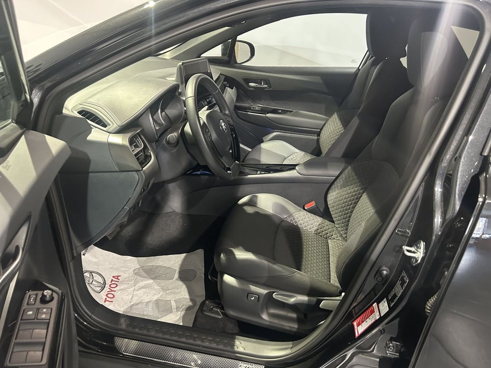 Toyota Toyota C-HR usata a Milano (11)
