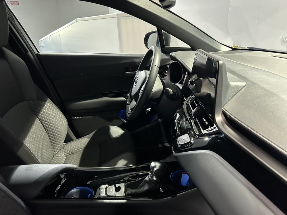 Toyota Toyota C-HR usata a Milano (13)