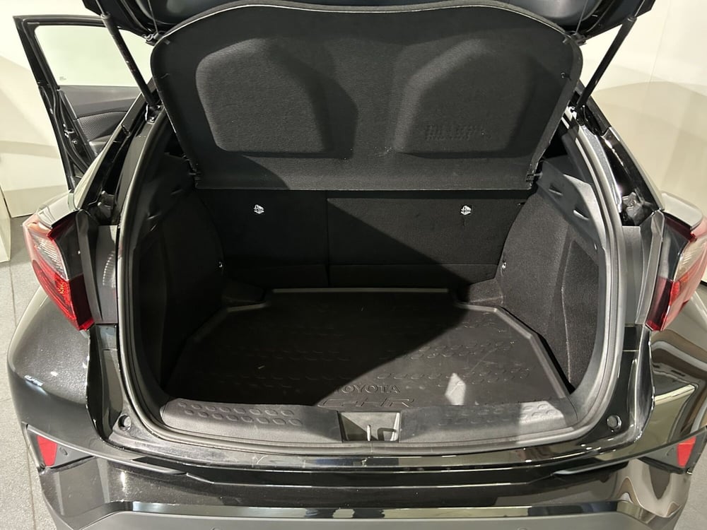 Toyota Toyota C-HR usata a Milano (6)