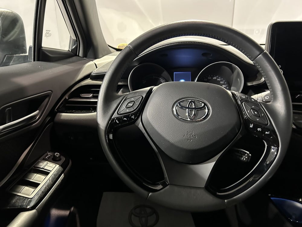 Toyota Toyota C-HR usata a Milano (8)