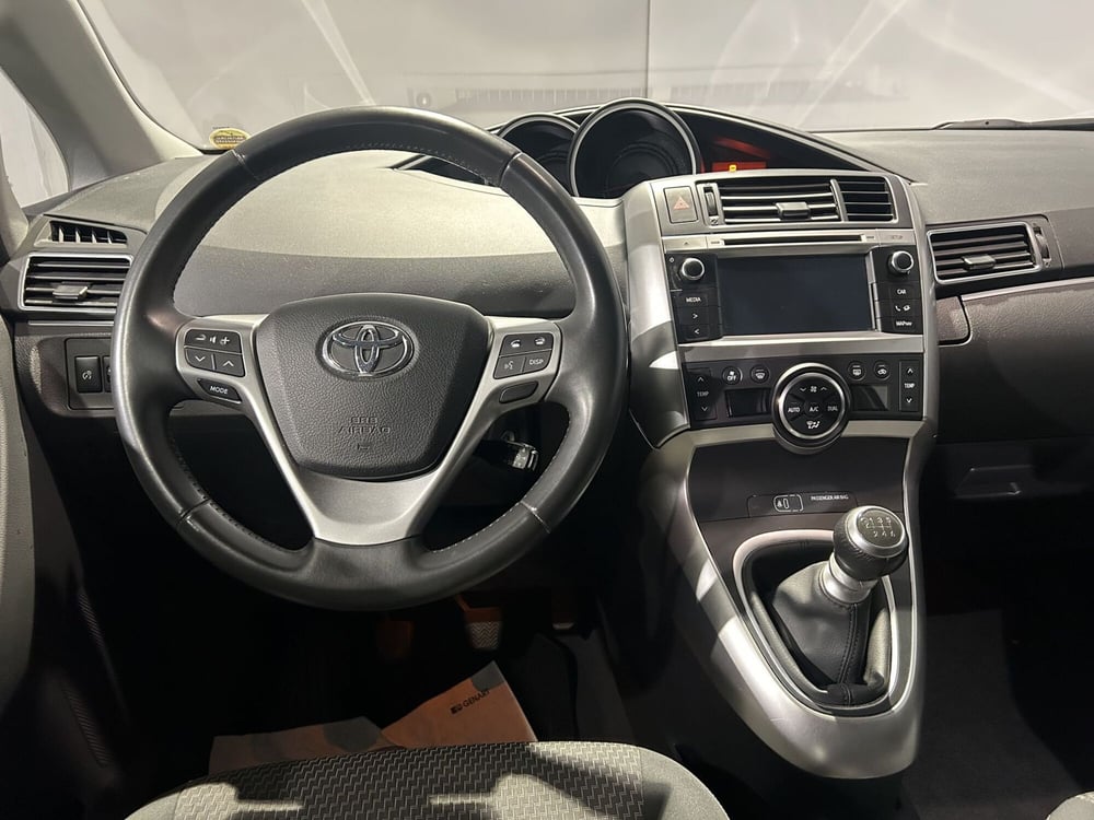 Toyota Verso usata a Milano (10)