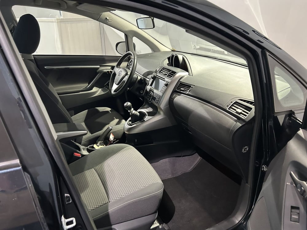 Toyota Verso usata a Milano (12)