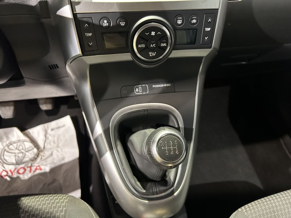 Toyota Verso usata a Milano (15)