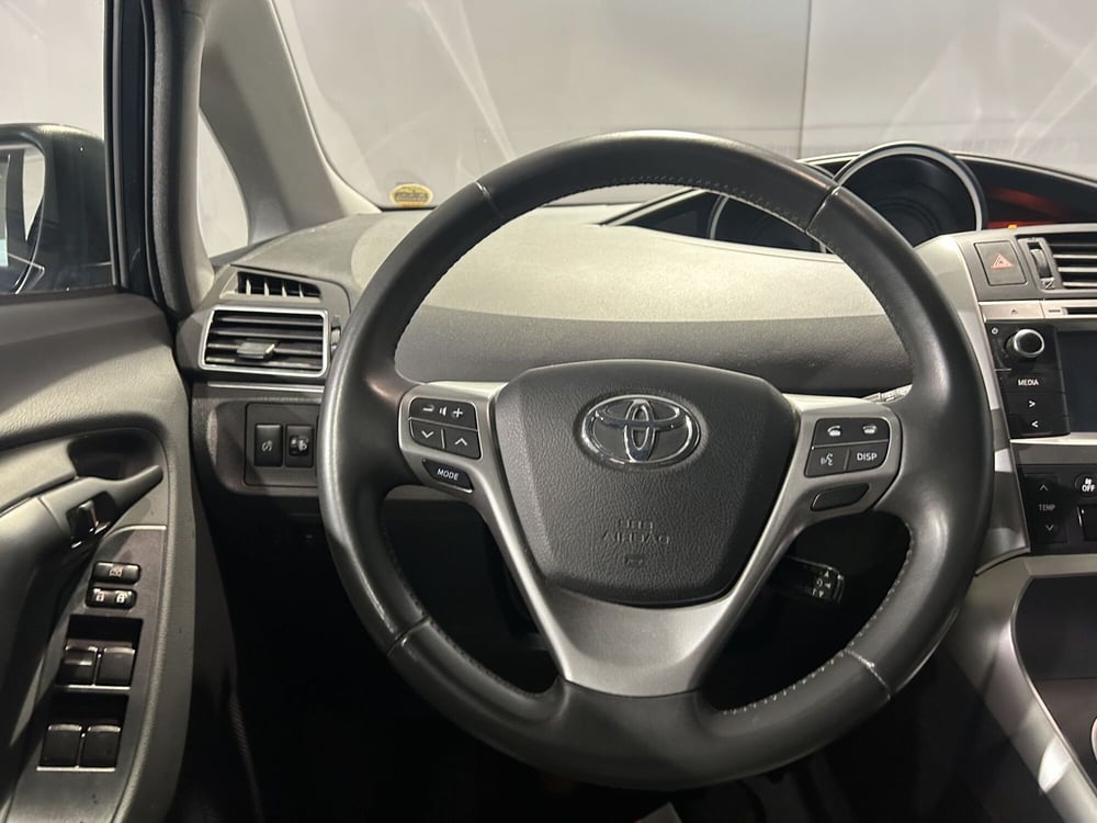 Toyota Verso usata a Milano (8)
