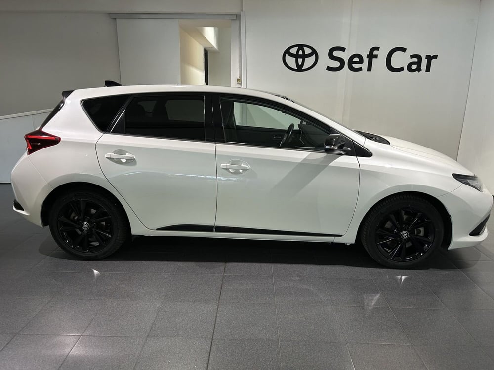 Toyota Auris usata a Milano (14)