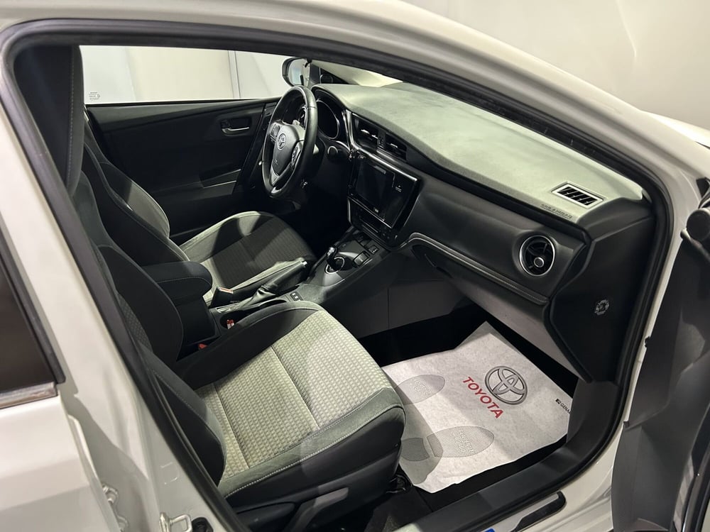 Toyota Auris usata a Milano (6)