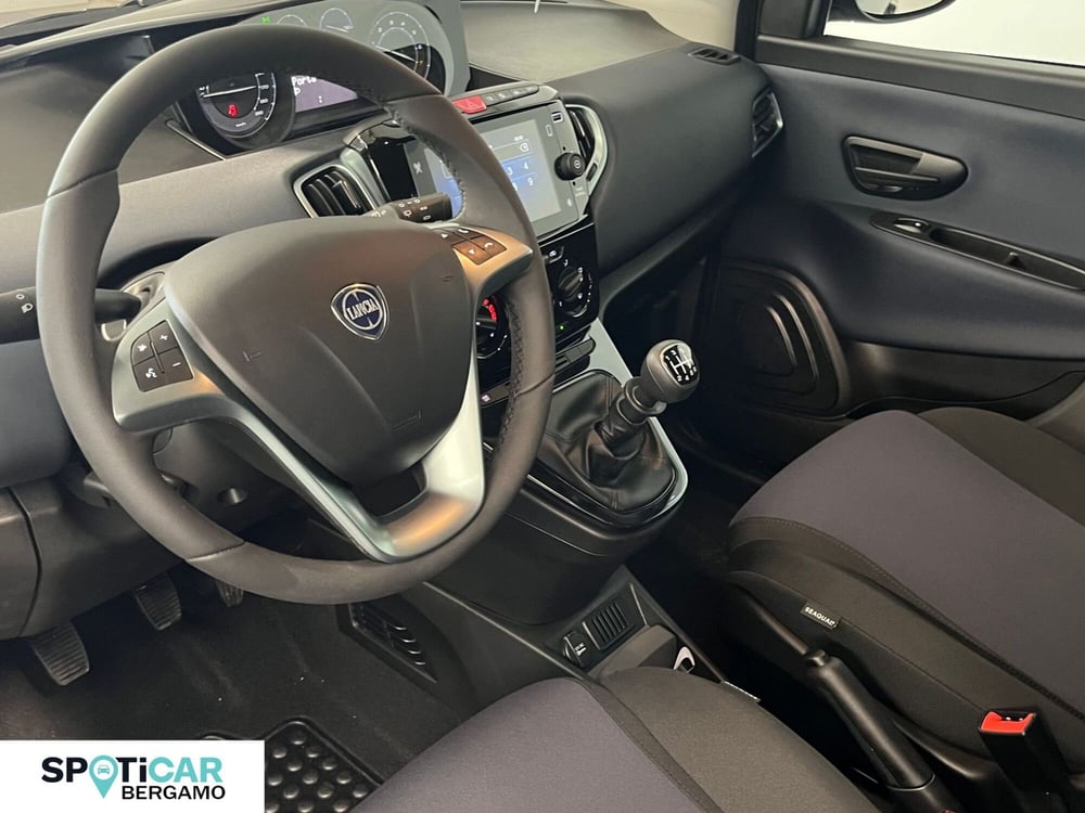 Lancia Ypsilon nuova a Bergamo (8)