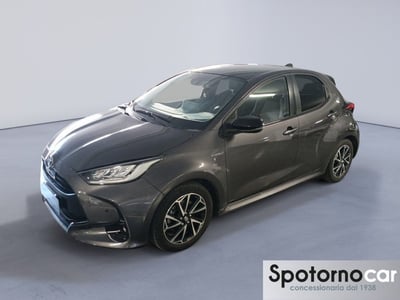 Toyota Yaris 1.5 Hybrid 5 porte Lounge nuova a Milano