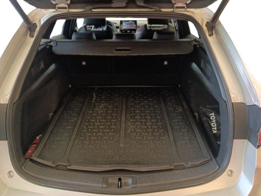 Toyota Corolla Touring Sports usata a Milano (12)