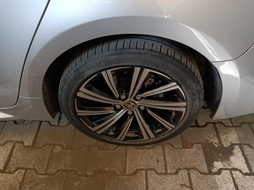 Toyota Corolla Touring Sports usata a Milano (14)
