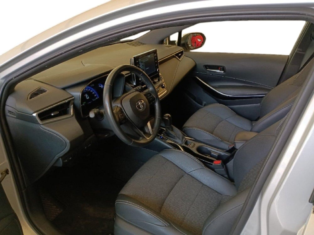Toyota Corolla Touring Sports usata a Milano (15)