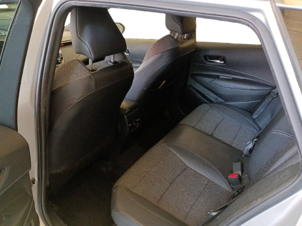 Toyota Corolla Touring Sports usata a Milano (16)