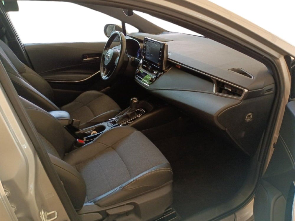Toyota Corolla Touring Sports usata a Milano (6)