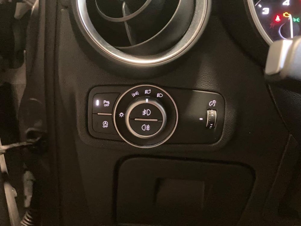 Alfa Romeo Stelvio usata a Ascoli Piceno (19)