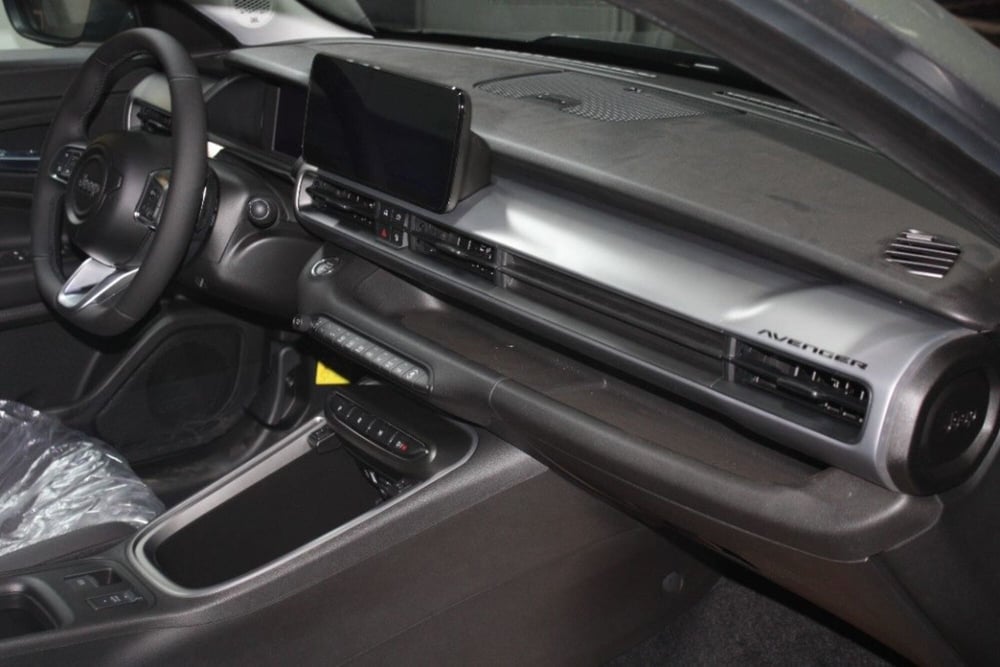 Jeep Avenger nuova a Viterbo (7)