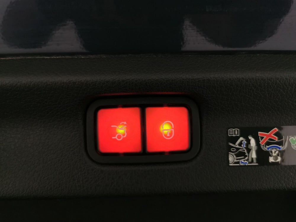 Mercedes-Benz EQE usata a Chieti (8)
