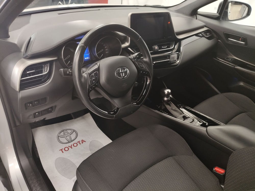 Toyota Toyota C-HR usata a Roma (18)