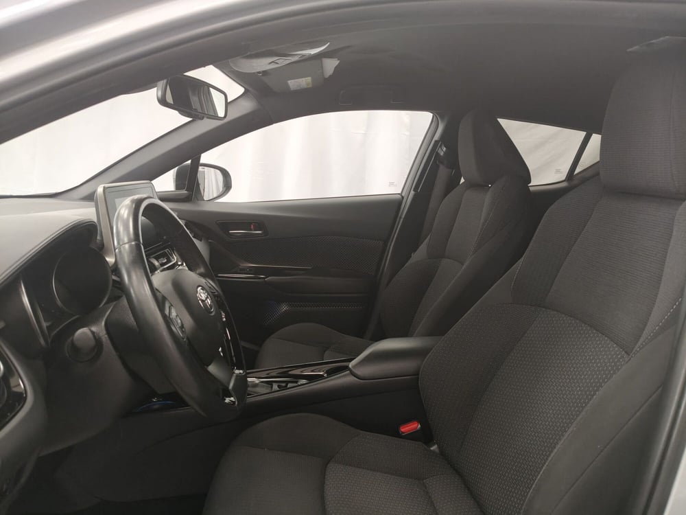 Toyota Toyota C-HR usata a Roma (19)