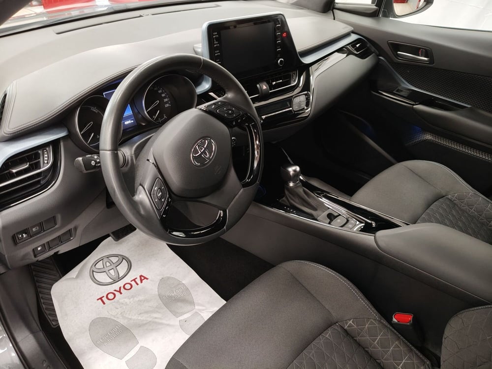 Toyota Toyota C-HR usata a Roma (12)