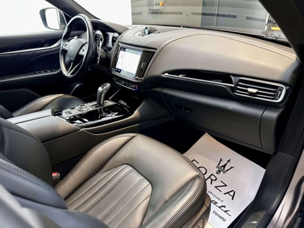 Maserati Levante usata a Torino (12)