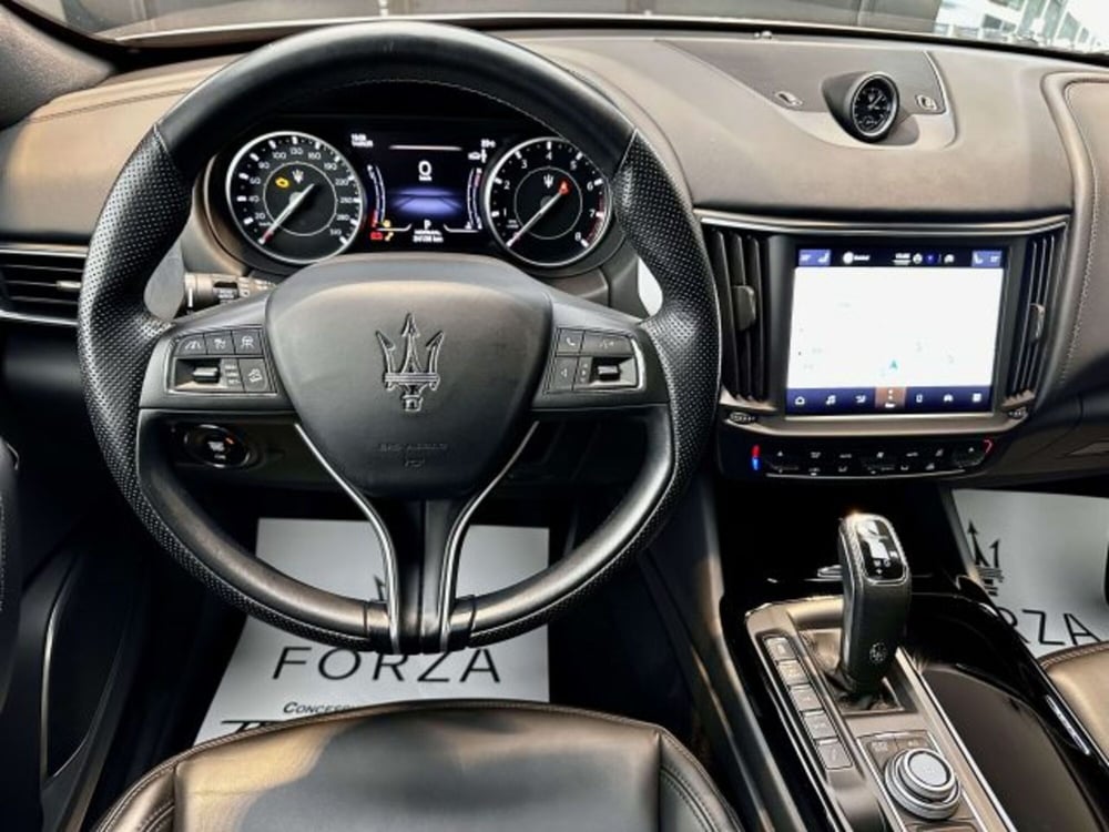 Maserati Levante usata a Torino (14)